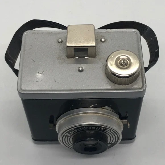 Vintage Box Camera “Rocket Camera” - Picture 6 of 9